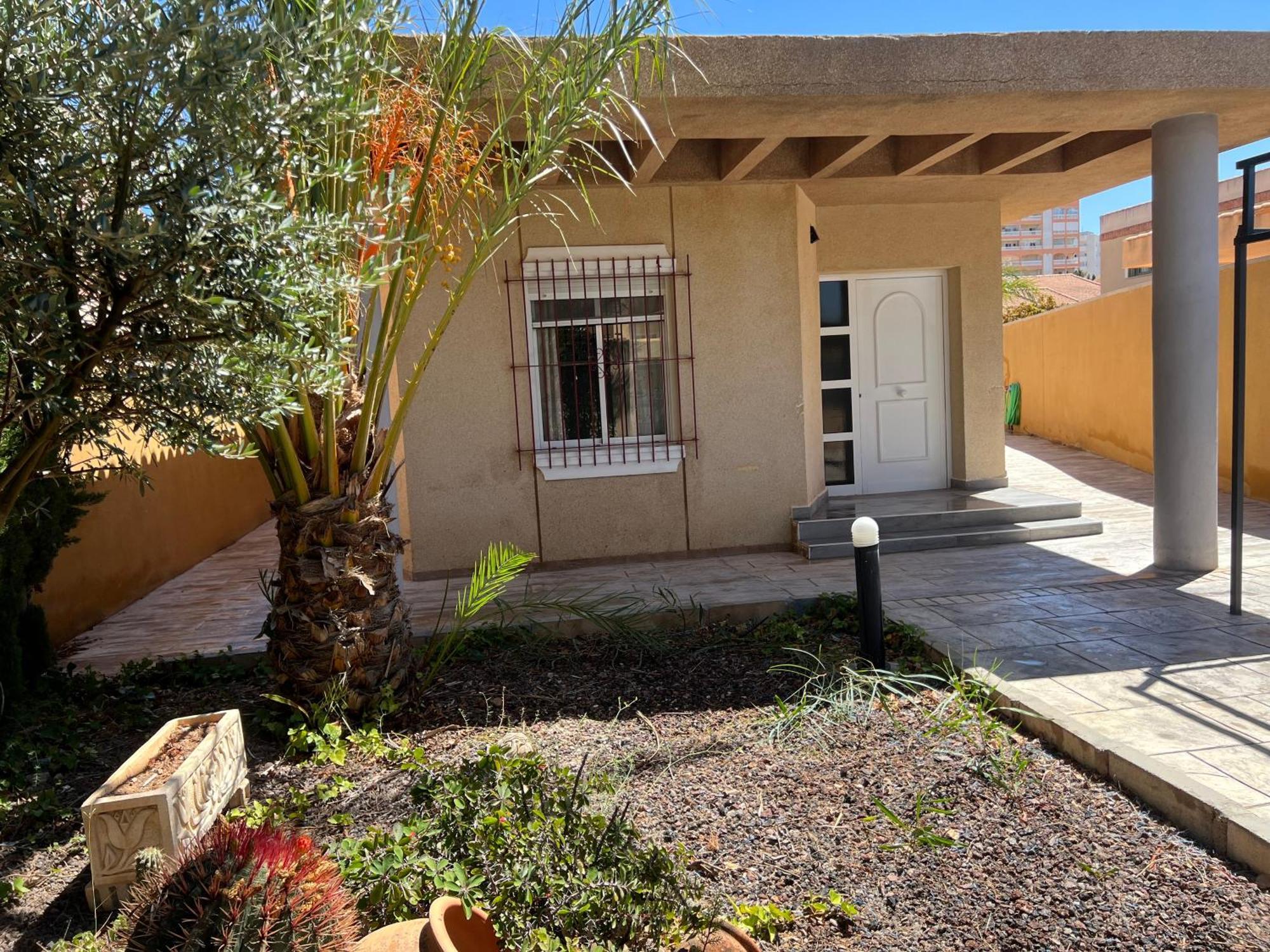 Con Piscina A 100m De La Playa Holiday home